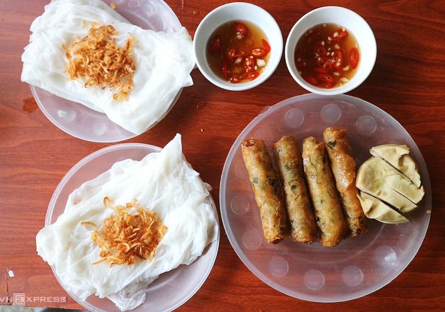 Top qu&aacute;n ăn s&aacute;ng b&aacute;nh mướt cuốn ram ngon nhất ở Vinh Nghệ An
