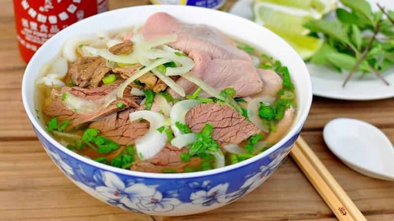 Top qu&aacute;n ăn s&aacute;ng b&uacute;n phở H&agrave; Nội ngon nhất ở Vinh Nghệ An