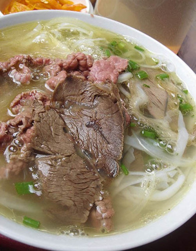 Top qu&aacute;n ăn s&aacute;ng b&uacute;n phở H&agrave; Nội ngon nhất ở Vinh Nghệ An